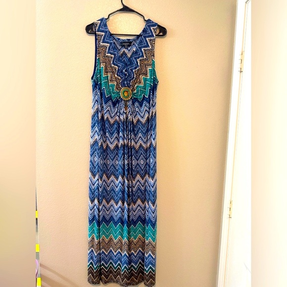 R&M Richards Dresses & Skirts - R&M Richards Blue and Green Chevron Maxi Dress
